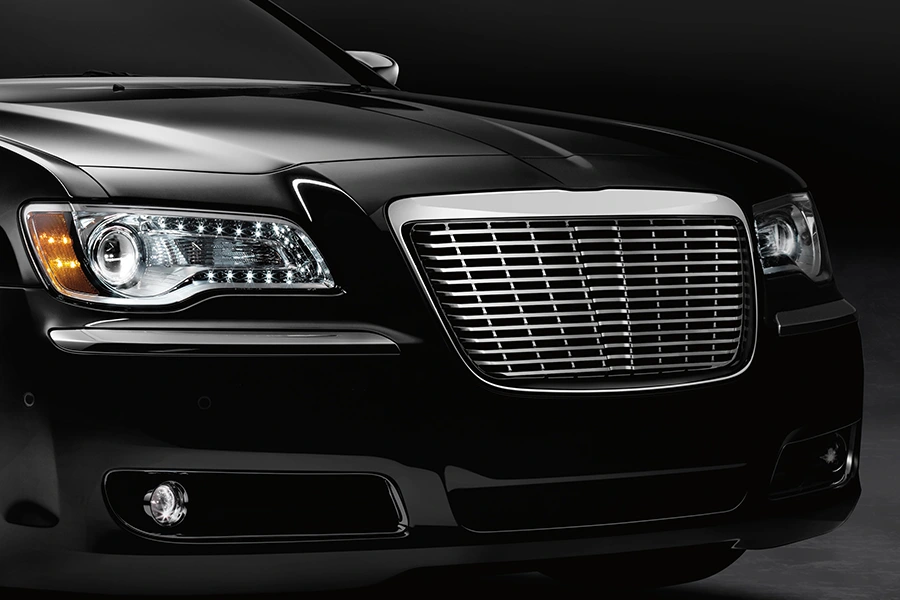 ஆட்டோமோட்டிவ் கிரில்: வடிவமைப்பு அடையாளம் பொறியியல் துல்லியத்தை சந்திக்கும் இடம்